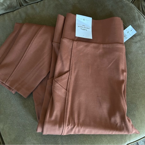 Women’s Size L LOFT Lou & Grey Ponte Side pocket leggings - Picture 2 of 2